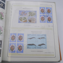 Lot massif de timbres de Monaco neufs et oblitérés en 6 albums.