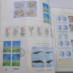 Lot massif de timbres de Monaco neufs et oblitérés en 6 albums.