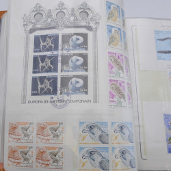 Lot massif de timbres de Monaco neufs et oblitérés en 6 albums.