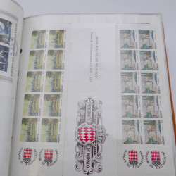 Lot massif de timbres de Monaco neufs et oblitérés en 6 albums.