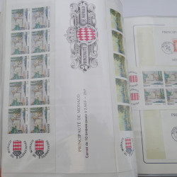 Lot massif de timbres de Monaco neufs et oblitérés en 6 albums.