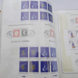 Lot massif de timbres de Monaco neufs et oblitérés en 6 albums.