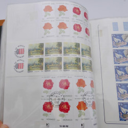 Lot massif de timbres de Monaco neufs et oblitérés en 6 albums.