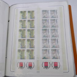 Lot massif de timbres de Monaco neufs et oblitérés en 6 albums.
