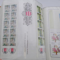 Lot massif de timbres de Monaco neufs et oblitérés en 6 albums.