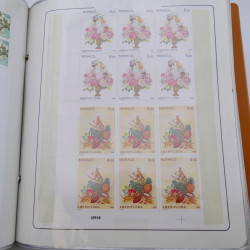 Lot massif de timbres de Monaco neufs et oblitérés en 6 albums.