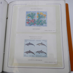 Lot massif de timbres de Monaco neufs et oblitérés en 6 albums.