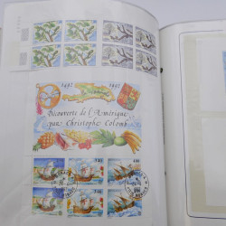 Lot massif de timbres de Monaco neufs et oblitérés en 6 albums.