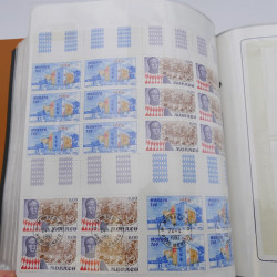 Lot massif de timbres de Monaco neufs et oblitérés en 6 albums.