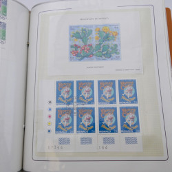 Lot massif de timbres de Monaco neufs et oblitérés en 6 albums.
