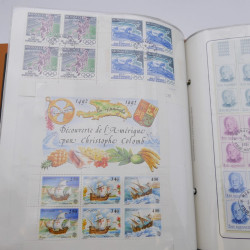Lot massif de timbres de Monaco neufs et oblitérés en 6 albums.