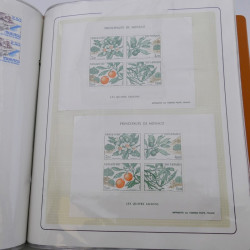 Lot massif de timbres de Monaco neufs et oblitérés en 6 albums.