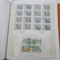Lot massif de timbres de Monaco neufs et oblitérés en 6 albums.