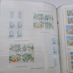 Lot massif de timbres de Monaco neufs et oblitérés en 6 albums.