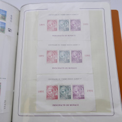 Lot massif de timbres de Monaco neufs et oblitérés en 6 albums.