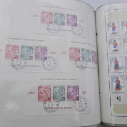 Lot massif de timbres de Monaco neufs et oblitérés en 6 albums.