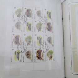 Lot massif de timbres de Monaco neufs et oblitérés en 6 albums.