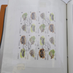 Lot massif de timbres de Monaco neufs et oblitérés en 6 albums.