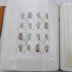Lot massif de timbres de Monaco neufs et oblitérés en 6 albums.