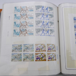 Lot massif de timbres de Monaco neufs et oblitérés en 6 albums.