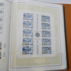 Lot massif de timbres de Monaco neufs et oblitérés en 6 albums.