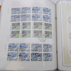 Lot massif de timbres de Monaco neufs et oblitérés en 6 albums.