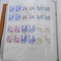 Lot massif de timbres de Monaco neufs et oblitérés en 6 albums.