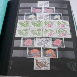 Lot massif de timbres de Monaco neufs et oblitérés en 6 albums.