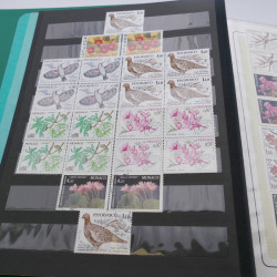 Lot massif de timbres de Monaco neufs et oblitérés en 6 albums.