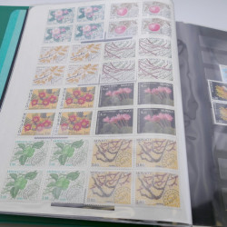 Lot massif de timbres de Monaco neufs et oblitérés en 6 albums.