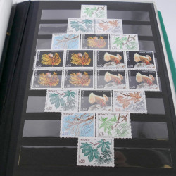 Lot massif de timbres de Monaco neufs et oblitérés en 6 albums.