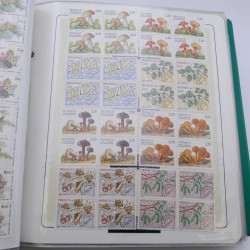 Lot massif de timbres de Monaco neufs et oblitérés en 6 albums.