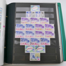 Lot massif de timbres de Monaco neufs et oblitérés en 6 albums.