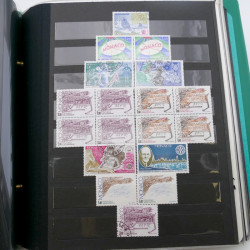 Lot massif de timbres de Monaco neufs et oblitérés en 6 albums.