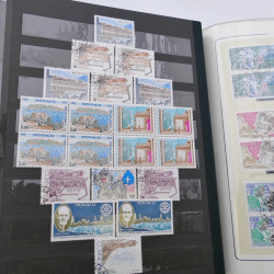 Lot massif de timbres de Monaco neufs et oblitérés en 6 albums.