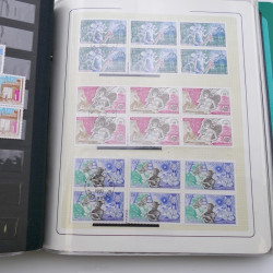 Lot massif de timbres de Monaco neufs et oblitérés en 6 albums.