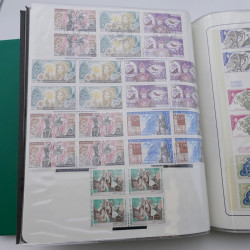Lot massif de timbres de Monaco neufs et oblitérés en 6 albums.