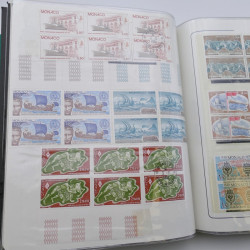 Lot massif de timbres de Monaco neufs et oblitérés en 6 albums.
