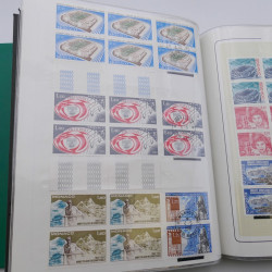 Lot massif de timbres de Monaco neufs et oblitérés en 6 albums.