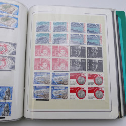 Lot massif de timbres de Monaco neufs et oblitérés en 6 albums.