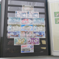 Lot massif de timbres de Monaco neufs et oblitérés en 6 albums.