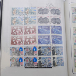 Lot massif de timbres de Monaco neufs et oblitérés en 6 albums.