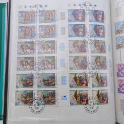 Lot massif de timbres de Monaco neufs et oblitérés en 6 albums.