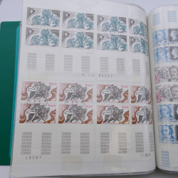 Lot massif de timbres de Monaco neufs et oblitérés en 6 albums.
