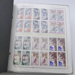 Lot massif de timbres de Monaco neufs et oblitérés en 6 albums.