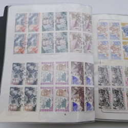 Lot massif de timbres de Monaco neufs et oblitérés en 6 albums.