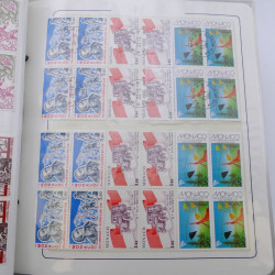 Lot massif de timbres de Monaco neufs et oblitérés en 6 albums.