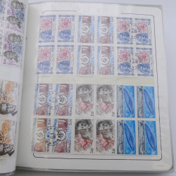 Lot massif de timbres de Monaco neufs et oblitérés en 6 albums.