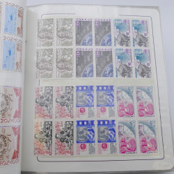 Lot massif de timbres de Monaco neufs et oblitérés en 6 albums.