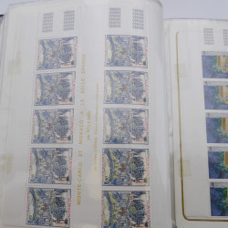 Lot massif de timbres de Monaco neufs et oblitérés en 6 albums.